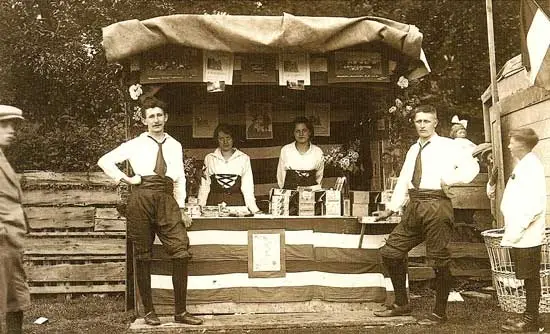 Omstreeks 1925 zamelden leden van turnvereniging De Halter uit Twisk geld in voor hun club.