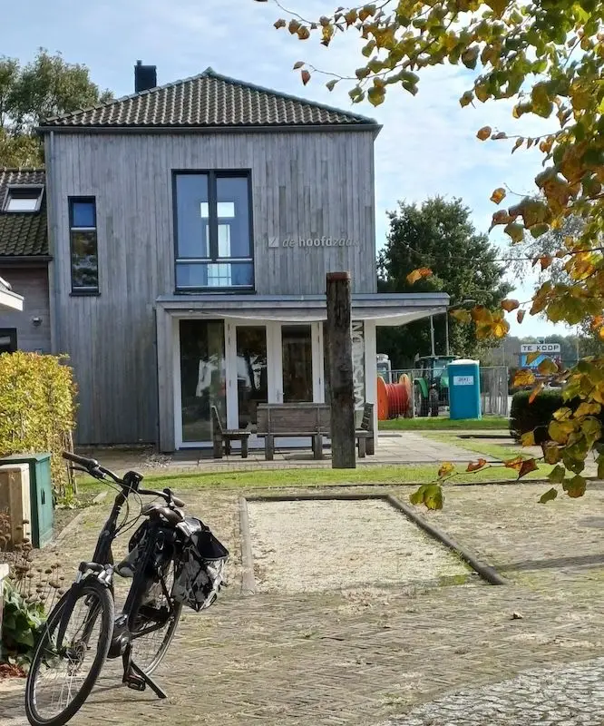 De Hoofdzaak staat te koop, oktober 2024.