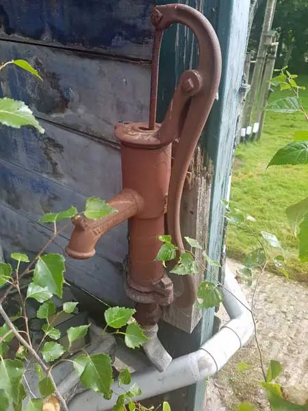 Pomp aan de voorzijde.