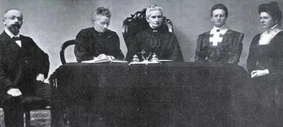 Het bestuur van het Snouck van Loosenziekenhuis omstreeks 1910.