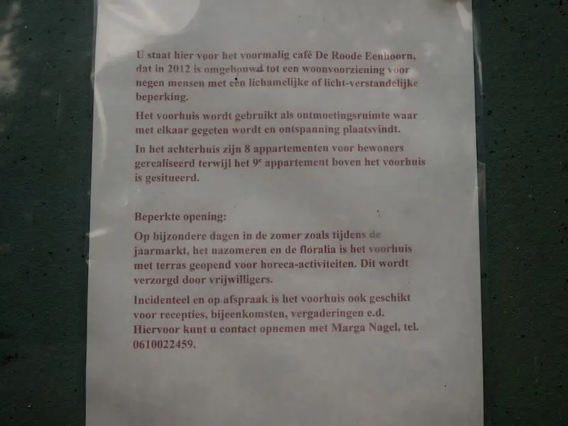 Informatie over de nieuwe bestemming van De Roode Eenhoorn. Foto Dick Ham.