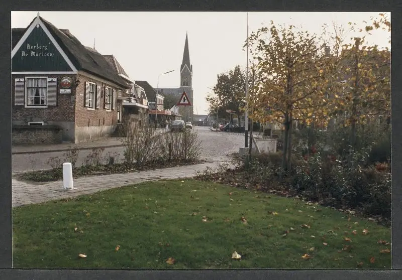 Warmenhuizen foto 5 De Dorpsstraat in Warmenhuizen