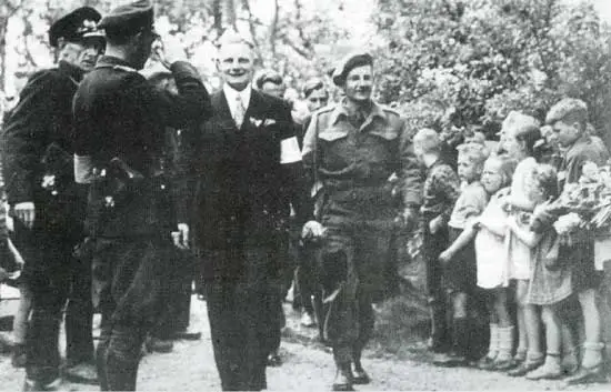Op 9 mei 1945 werd in Schagen J.A.E. Buiskool tot waarnemend burgemeester benoemd.