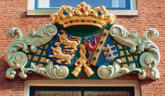Het wapenbord, dat ooit de gevel van De Tent sierde, verhuisde na de fusie van 1973 naar het ...