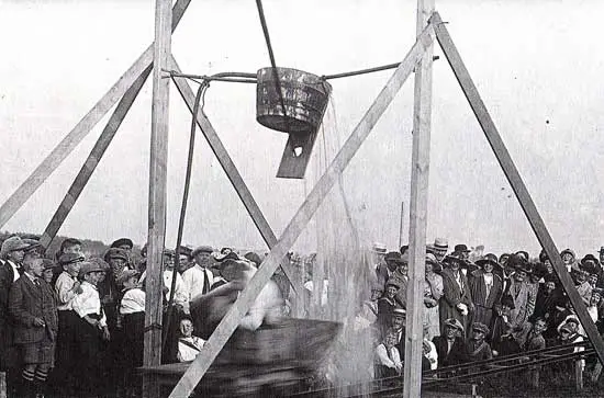 Tijdens de festiviteiten in 1923, die ter ere van het 25-jarig regeringsjubileum van koningin Wilhelmina overal werden gehouden.