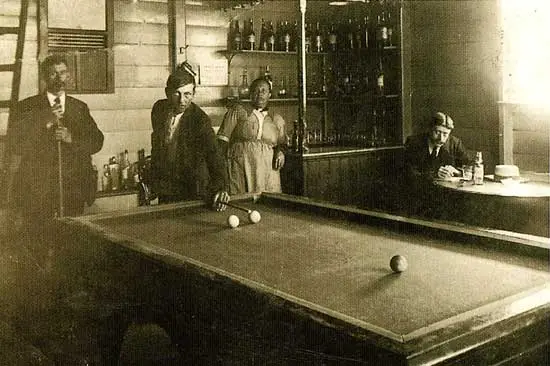 Op de Molenstraat 20 in Grootebroek was omstreeks 1925 het caf&eacute; van de familie Groen.