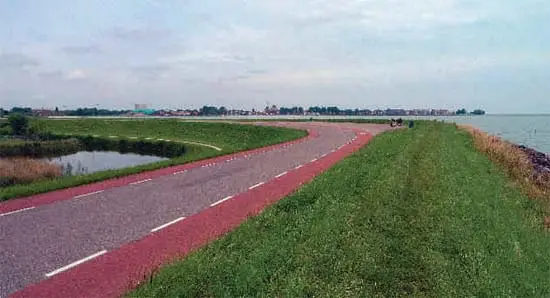 De Galgenbocht aan de Westerdijk in de richting van Hoorn.