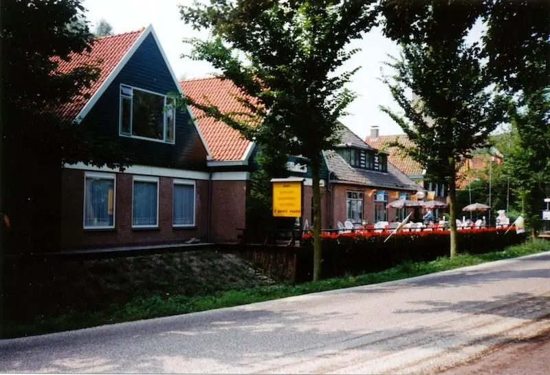 Voorjaar 1995, de nieuwe aanbouw en het aantrekkelijke terras
