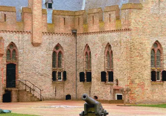 De binnenplaats van kasteel Radboud (Foto TM)