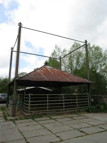 De vijzel meet 7x7 meter en is 8 meter hoog.