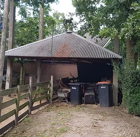 Westeinde 4 in Opperdoes. Deze hooivijzel is rond de eeuwwisseling geplaatst.