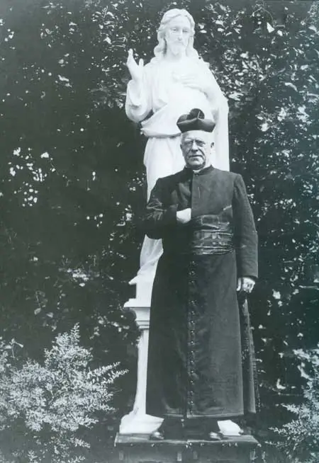 Pastoor H. Moes was van 1905 tot 1931 pastoor in Zwaagdijk.
