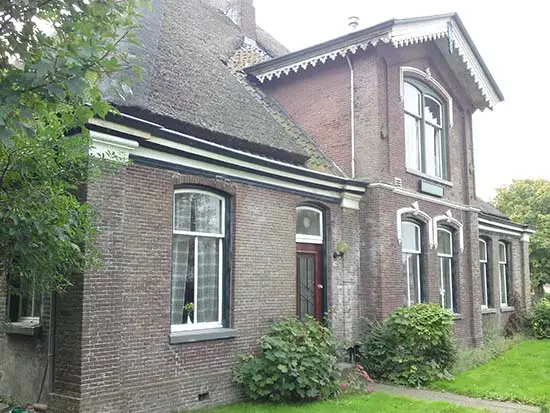 Voorzijde van de boerderij, september 2009.