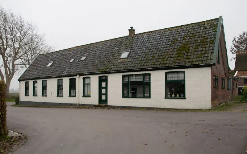 Eenigenburg  cafe De Burcht 1