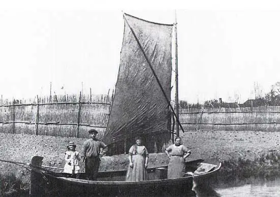 Foto van de schuit van Joost Franken (2e van links) uit De Streek.