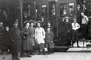 Veel leerlingen kwamen van buiten Hoorn naar de HBS, die daar in 1868 was 	opgericht.
