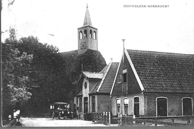 Tweede huis rechts caf&eacute; De Nieuwe Aanleg, daarnaast bakkerij Buis, 1902.