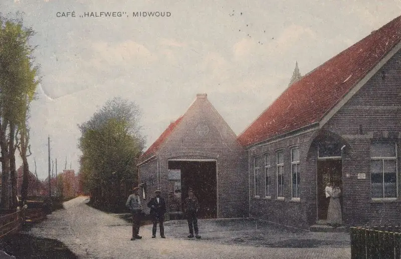 Midwoud 1. Oude ansicht van cafe Halfweg 1