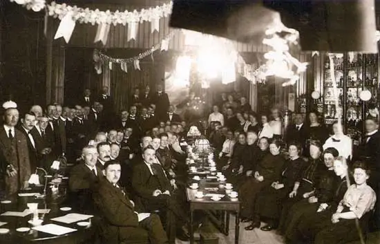 De Hoornse vereniging Nut en Genoegen probeerde het aangename met het nuttige te verenigen.
