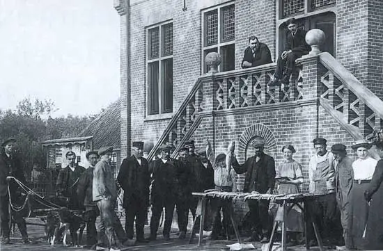 Vanaf het voormalige raadhuis van Heerhugowaard aan de Middenweg.