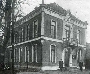 Het gemeentehuis aan de Dorpsstraat van Zwaag verloor in 1979 zijn functie.