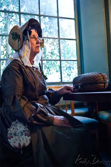 Anny Koster-Donker, een van de deelnemers aan de Kostuumshow 2011 in de Noorderkerk te Hoorn.