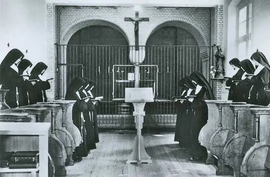 Op 29 september 1907 vond de eerste openbare godsdienstoefening plaats in het klooster aan het Paadje te Nieuwe Niedorp.