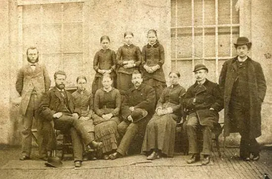 In 1882 werden de eerste vrouwelijke leerlingen toegelaten tot de HBS van Enkhuizen.