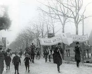 Ter ere van de installatie van burgemeester P. Koopman in Nieuwe Niedorp werd in 1910 onder andere een optocht gehouden.