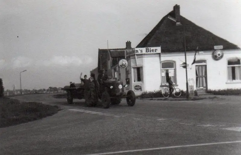 Hier is goed te zien dat het caf&eacute; een stolp is.
