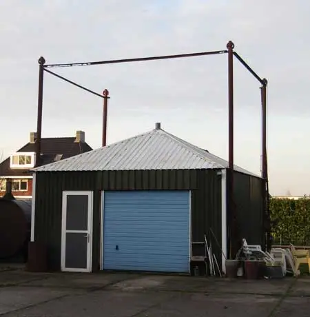 In gebruik als garage en berging.