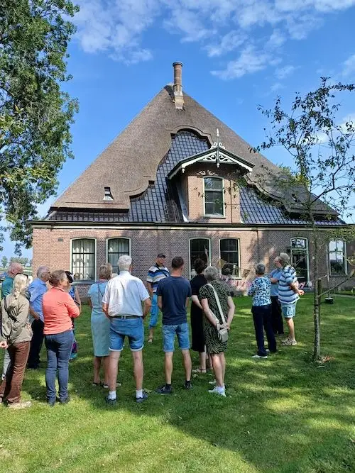 Bij de boerderij Zorg en Hoop