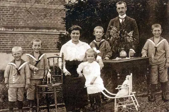 De familie Sasburg uit Benningbroek omstreeks 1920.