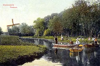 Het plantsoen in Medemblik in 1920, waar nu verzorgingshuis St. Martinus staat, was vroeger veel groter.