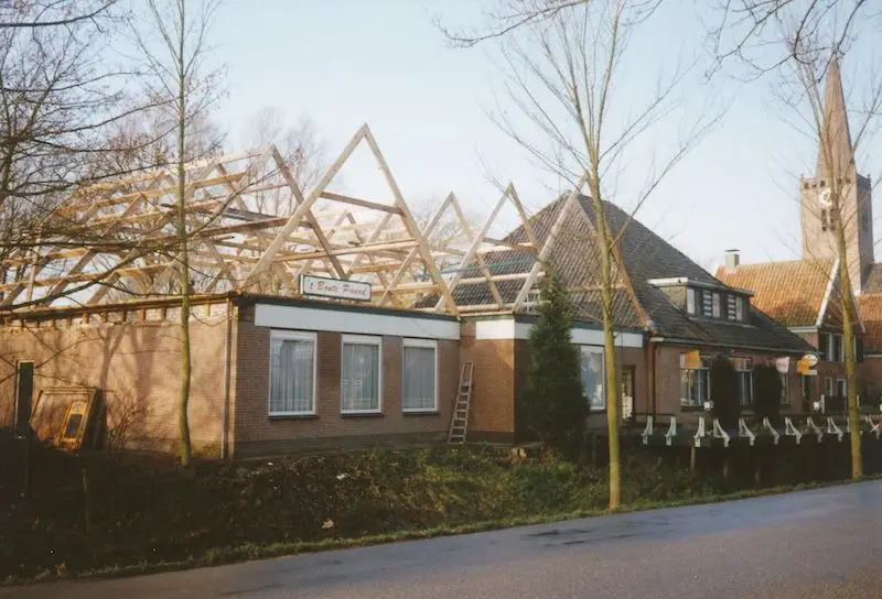 De dakspanten staan, eind 1992