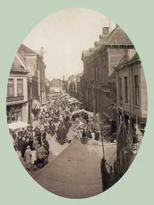 De drukste dag van het jaar in Hoorn is Lappendag, die altijd op de laatste dag van de augustuskermis wordt gehouden.