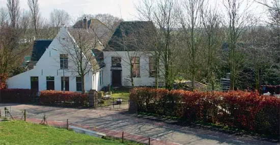 Gezicht op De Tent vanaf de Oosterdijk. (Foto TM)